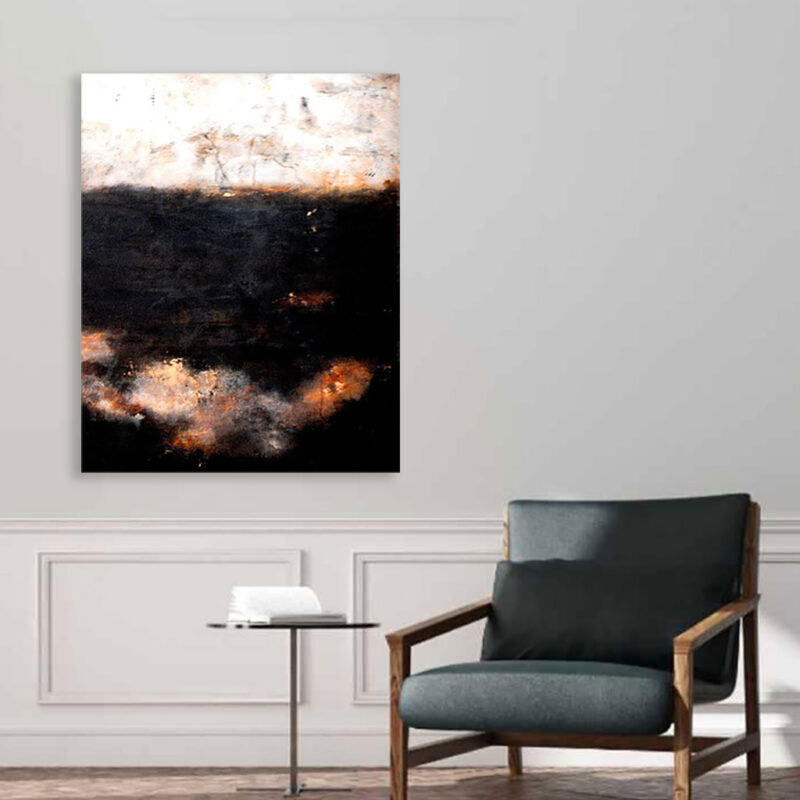 Mellemstort maleri i mørkebrun og kobber - After light, dark comes, Moderne stueindretning med kontrastfuld kunst – mellemstort mørkt maleri placeret over en stilren lænestol.