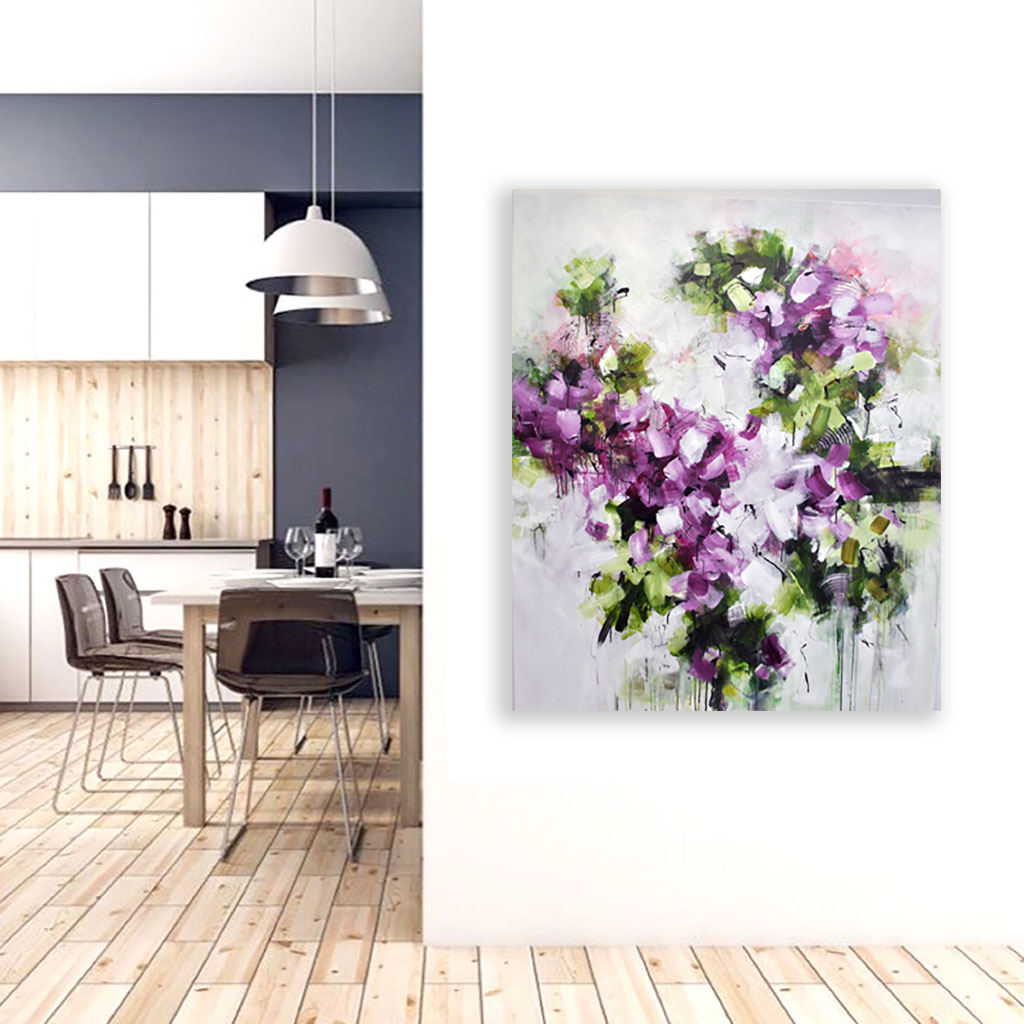 Farverigt unika maleri i lilla - Making me happy, Minimalistisk køkkenindretning med spisebordsarrangement – det store maleri "Making me happy" skaber en personlig og farverig atmosfære i rummet.