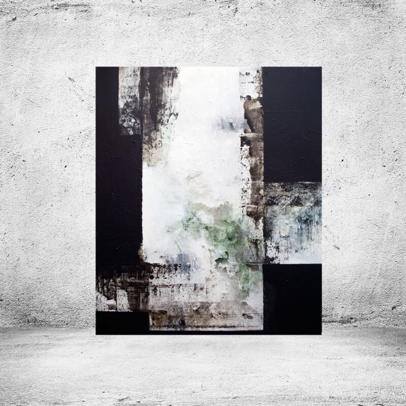 Råt maleri i sort - Facing the reality, Facing the reality – stort vertikalt unika-maleri 100x120 cm med dybe sorte flader og et lyst midterparti med støvede grønne undertoner.